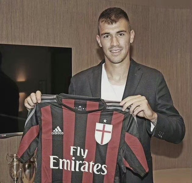 罗马尼奥利庆祝生日|胡安-罗马尼奥利|ac米兰_新浪新闻