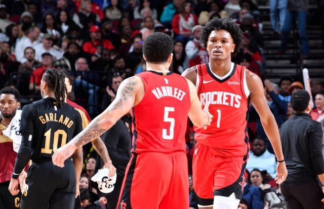 星空体育app下载-首发10胜3负！火箭又一21岁新星崛起：化身篮板怪兽