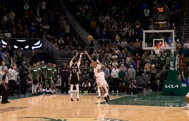 星空体育在线入口-疯狂续命！罗林斯弧顶撤步变向再中三分 分差仅剩1分