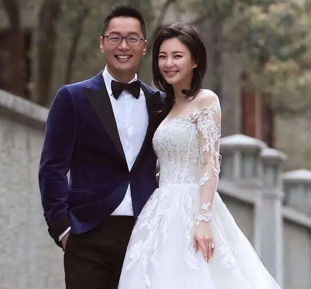 星空体育在线入口-2016年，张雨绮和相识70天的富商袁巴元闪婚，火速生下一对龙凤胎